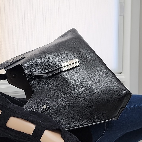 Excellent condition Calvin Klein shoulder bag - Picture 4 of 9